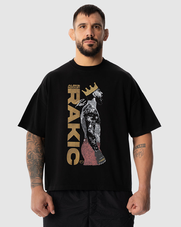 Aleksandar Rakic trägt das schwarze JUST DSRPT Premium King Shirt