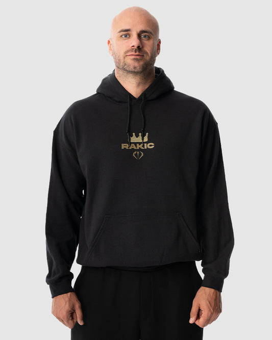 Aleksandar Rakic trägt das schwarze JUST DSRPT Standard King Hoodie