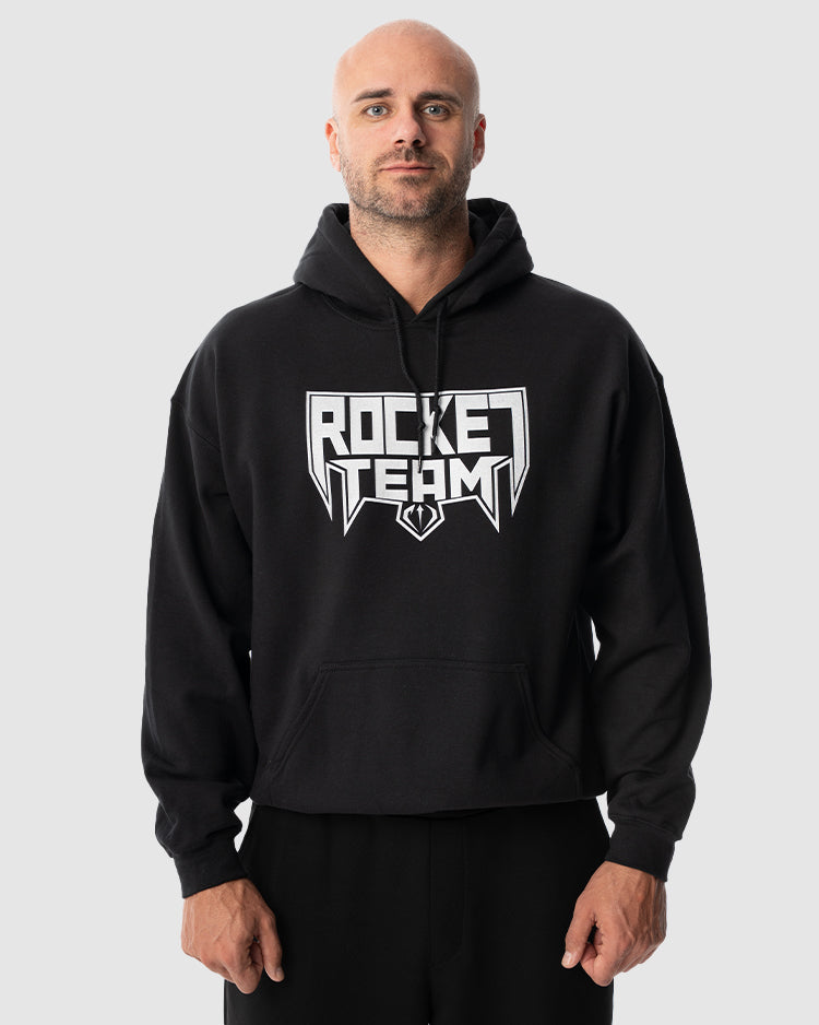 Aleksandar Rakic trägt das schwarze JUST DSRPT Standard Metal Shirt