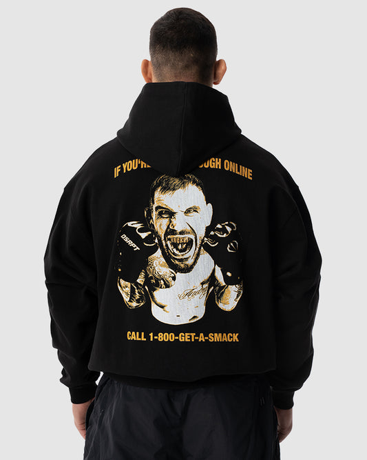 Aleksandar Rakic trägt das schwarze JUST DSRPT Premium Smack Hoodie