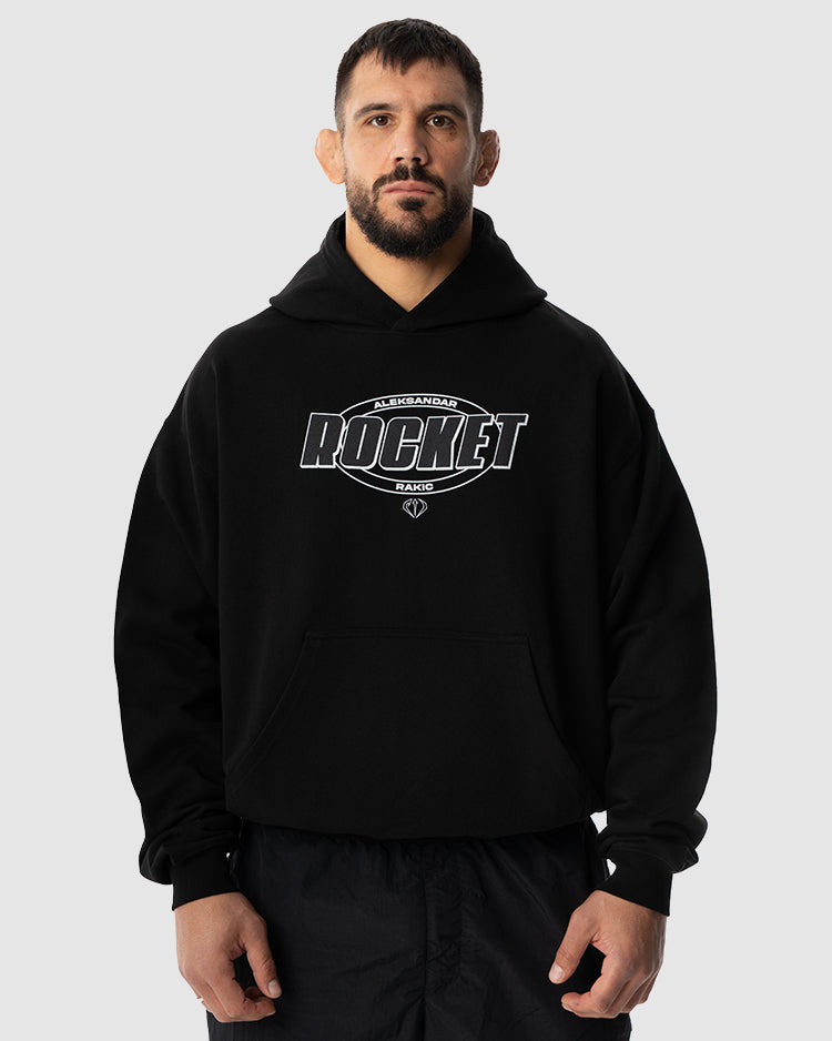 Aleksandar Rakic trägt das schwarze JUST DSRPT Premium Rocket Hoodie