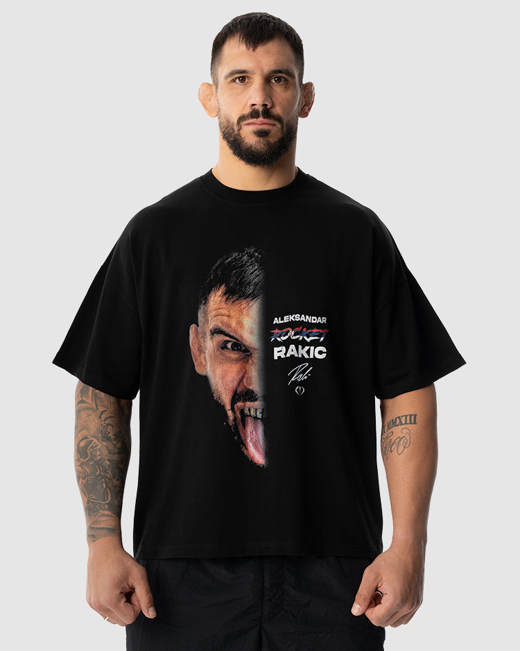 Aleksandar Rakic trägt das schwarze JUST DSRPT Premium Serbien Shirt