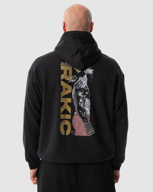 Aleksandar Rakic trägt das schwarze JUST DSRPT Standard King Hoodie