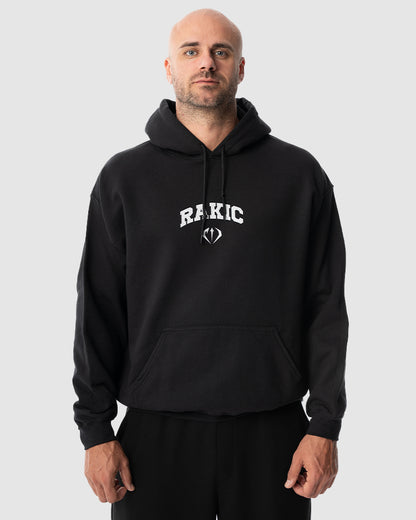 Aleksandar Rakic trägt das schwarze JUST DSRPT Standard Patches Hoodie