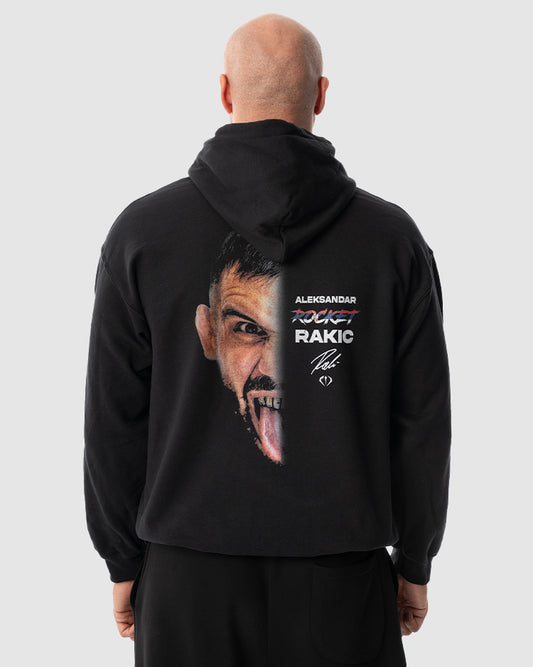 Aleksandar Rakic trägt das schwarze JUST DSRPT Standard Serbia Hoodie