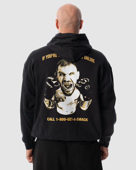 Aleksandar Rakic trägt das schwarze JUST DSRPT Standard Smack Hoodie