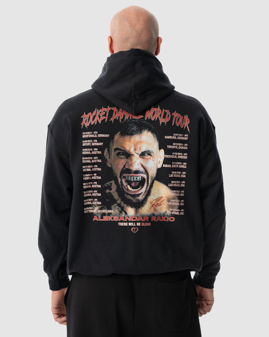 Aleksandar Rakic trägt das schwarze JUST DSRPT Standard World Tour Hoodie