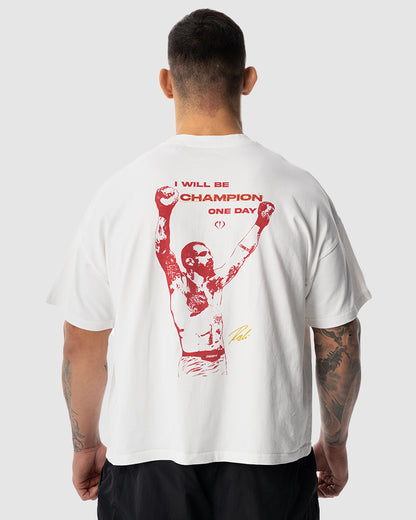 Aleksandar Rakic trägt das weißes JUST DSRPT Premium Champion Shirt