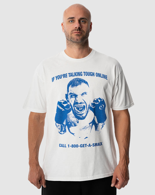 Aleksandar Rakic trägt das weiße JUST DSRPT Standard Smack Shirt